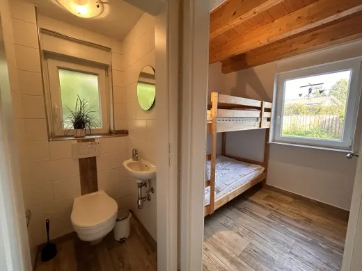 Gäste WC und Schlafzimmer 1